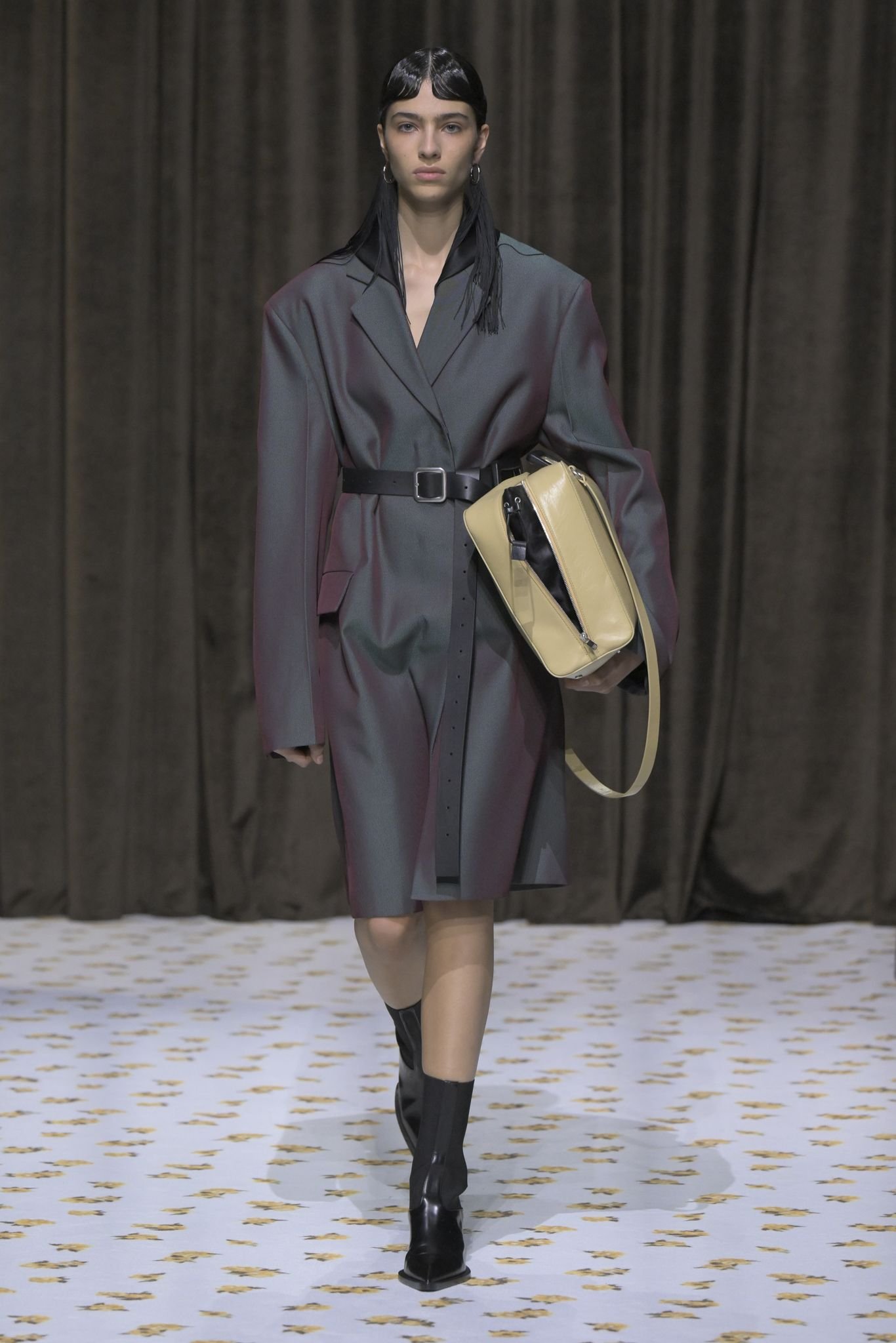 ルック】「ジル サンダー」2025年春夏コレクション - WWDJAPAN