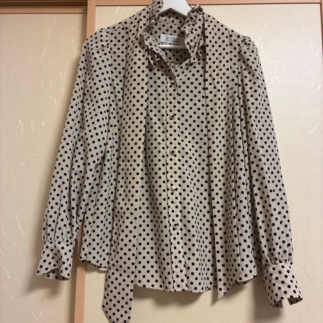 LOULOU WILLOUGHBY ドット柄長袖シャツ LOULOU WILLOUGHBY】デシンドットフリルボウタイブラウス（シャツ