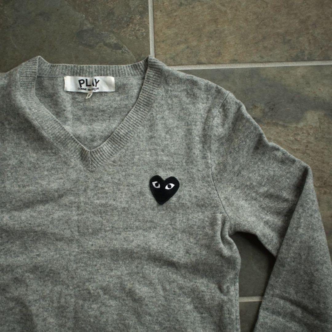 play comme des garcons vネック セーター グレー M Play Comme des Garçons: White Heart V-Neck Sweater (Light Grey