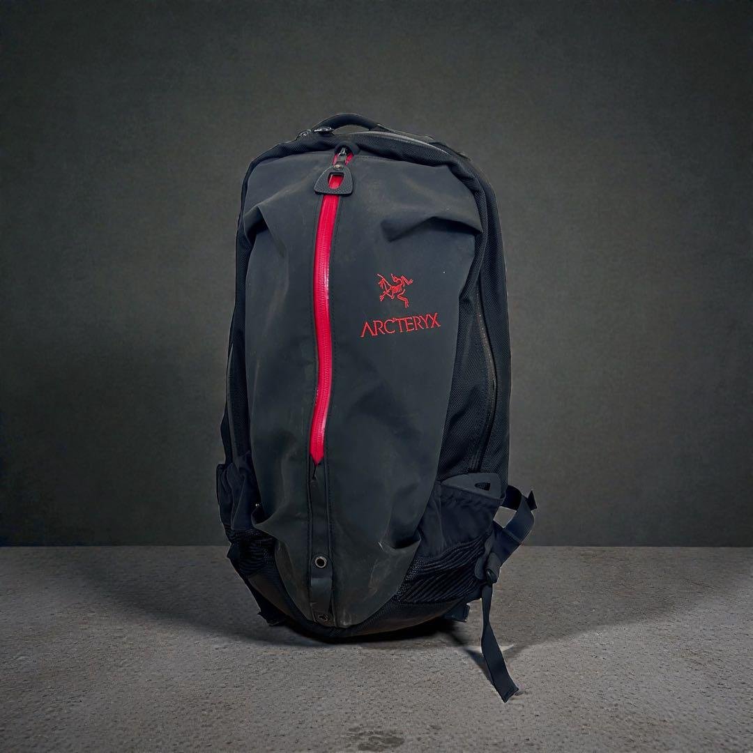 ARC'TERYX ARRO22 アークテリクス　バックパック赤　アロー22 希少 ARC'TERYX アークテリクス Arro22 赤ロゴ 黒 リュック バック