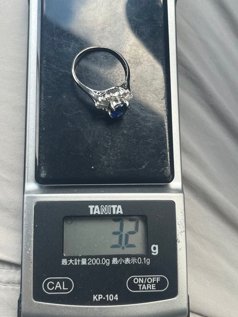 よ*ち様 遺品整理 サファイア？ダイヤ？ 指輪 3.2g
